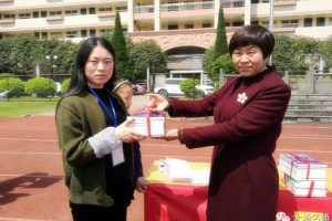 小學(xué)學(xué)霸跟身價(jià)過(guò)億董事長(zhǎng)聊天：學(xué)習(xí)很爛的為什么也能賺大錢？